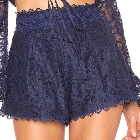 Lovers + Friends Navy Blue Lace Canary Women’s Short Shorts Sz Small - Picture 1 of 7
